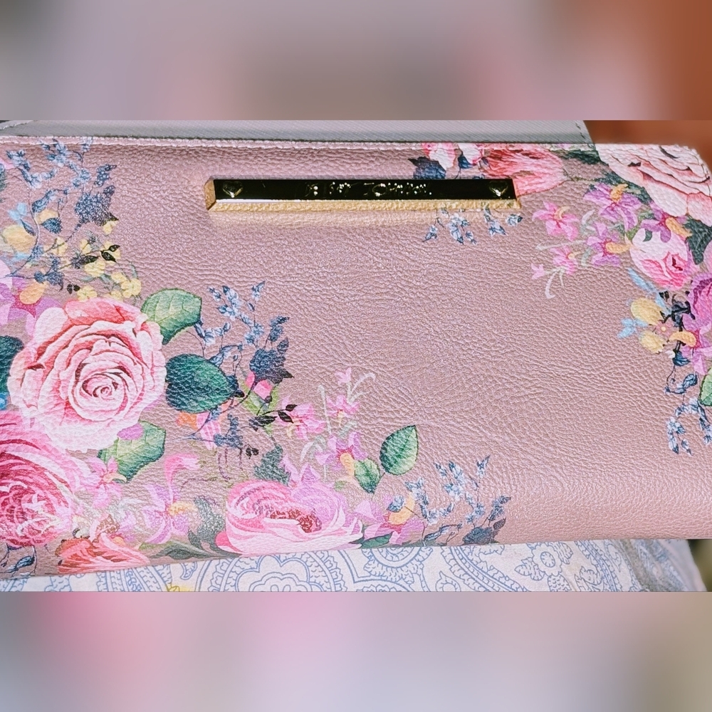 Betsey Johnson Zip Around Wallet. Very Good Condition.